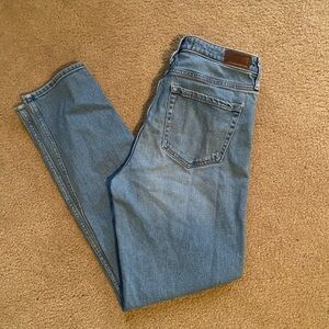 Hollister Ultra High Rise Mom Jean